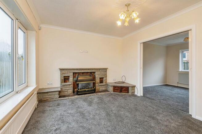 3 bed Detached to rent Image 4