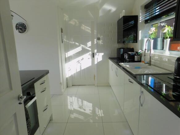 KITCHEN PHOTO4