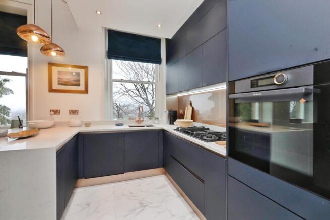 3 bed Flat for sale Image 10