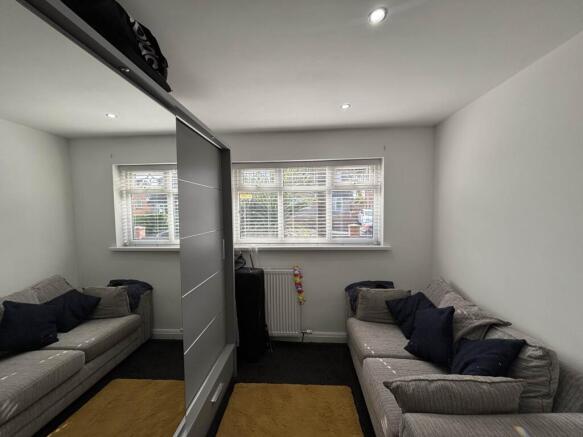 5 bed Semi-Detached for sale Image 10