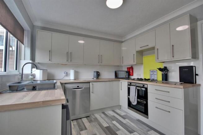 2 bed Semi-Detached for sale Image 7