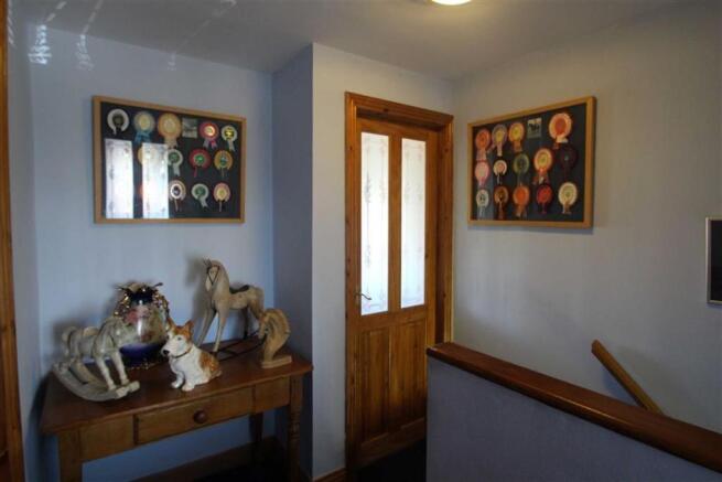 FIRST FLOOR LANDING