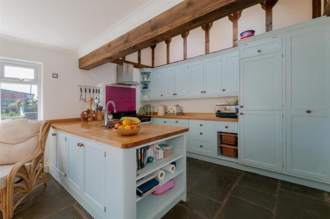 Kitchen 2.jpg