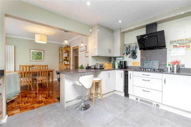 5 bed Bungalow for sale Image 4