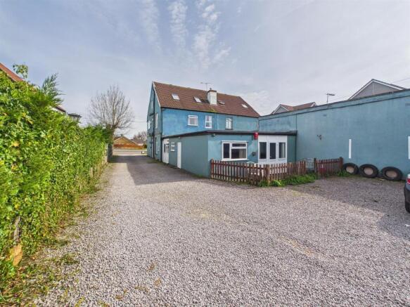 3 - Hotel for Auction, Gloucester Road, Patchway.j