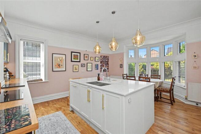 4 bed Semi-Detached for sale Image 4