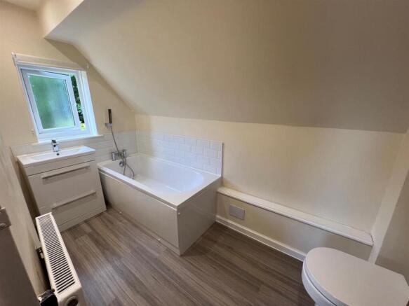 bathroom 1.jpg