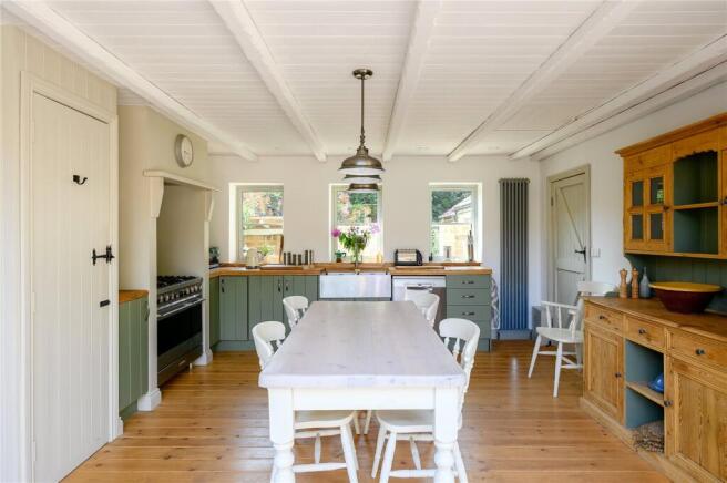 4 bed Bungalow for sale Image 8