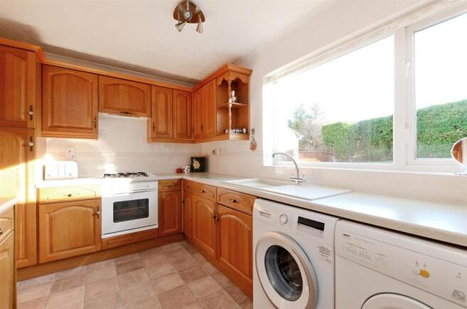 Kitchen 2.jpg