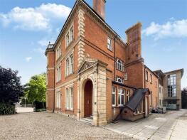 10, 42 Paramount Apartments, Putney Hill, London SW15 6AQ