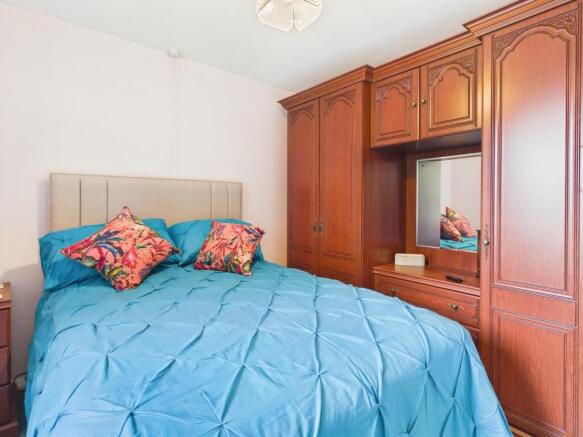 2 bed Flat for sale Image 8