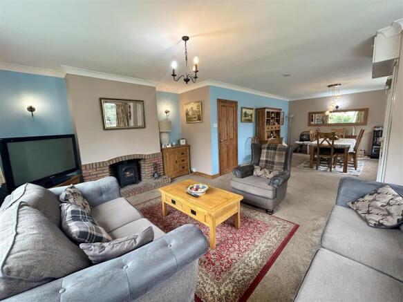 Lounge & Dining Room