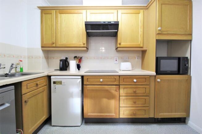 Kitchen 2.jpg