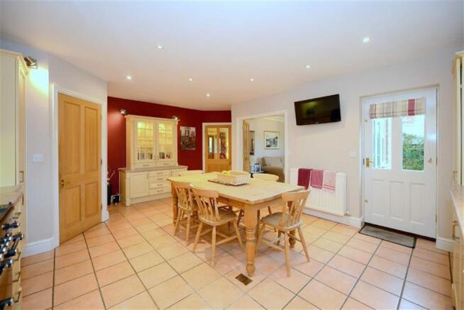Smartly Appointed Fitted Breakfast Kitchen