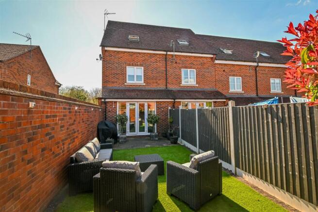 71 Rastrick Close-15.jpg