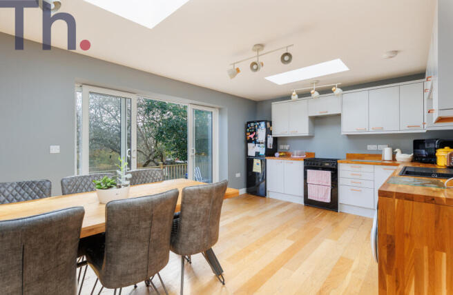 Kitchen & Dining Area