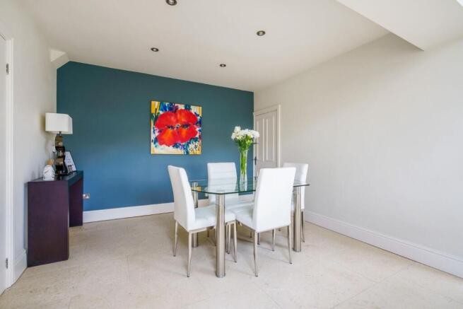 5 bed Detached for sale Image 12