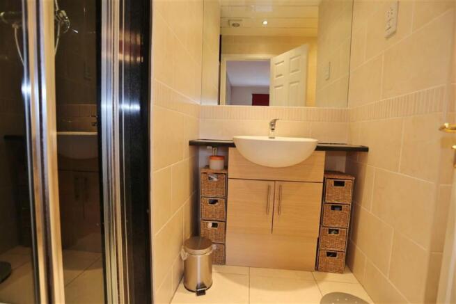EN SUITE SHOWER ROOM