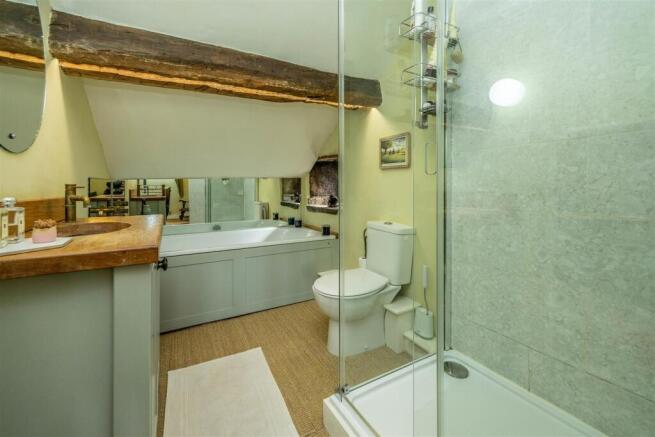 5 bed Detached for sale Image 12