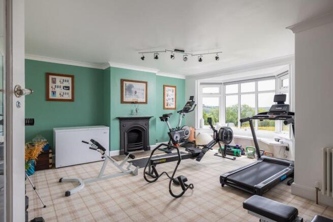 5 bed Detached for sale Image 10