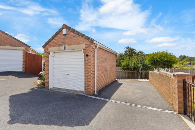 2 bed Semi-Detached Bungalow for sale Image 4
