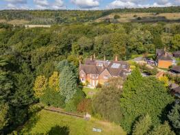 Flat 12, Rokefield House, Rokefield, Dorking RH4 3NZ