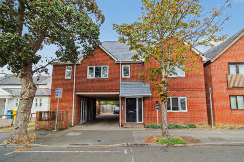 4 Queens Road, Farnborough, Farnborough, Hampshire, GU14