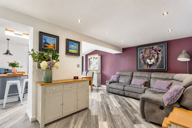 4 bed Detached for sale Image 8
