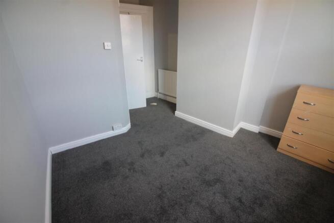 6 bed House to rent Image 4