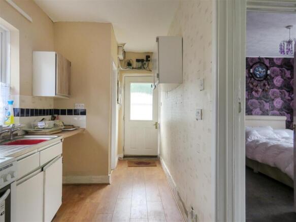 Kitchen 2.JPG
