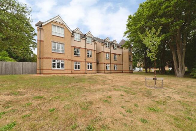 3 bed Apartment for sale Image 12