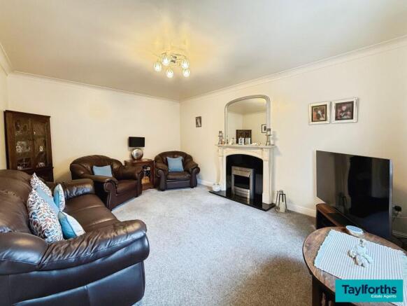 3 bed Semi-Detached for sale Image 9