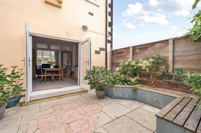 3 bed Terraced for sale Image 11
