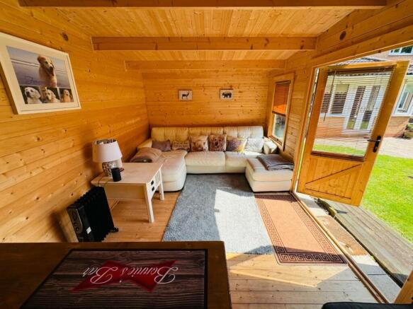 SUMMERHOUSE/BAR