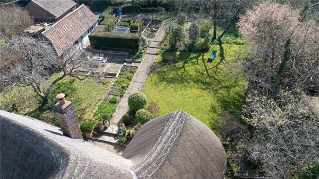 Urchfont, Devizes, Wiltshire, SN10 photo 4