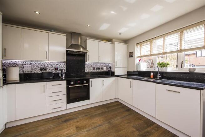 Modern Spacious Kitchen