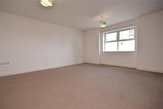 2 bed Apartment to rent Image 5