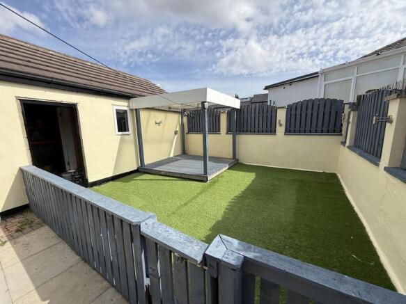 4 bed Town House for sale Image 12