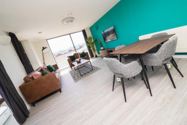3 bed Apartment to rent Image 8