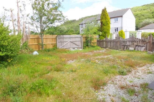 Front Garden - Hardstanding.JPG