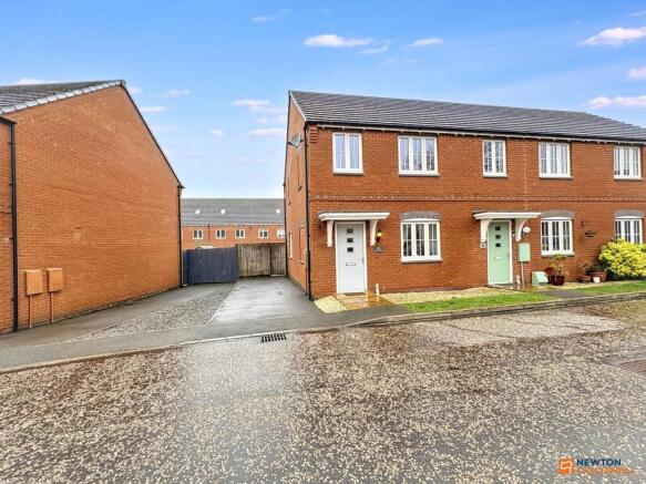 3-bed terraced on Coronet Drive, Ibstock, LE67, £240,000