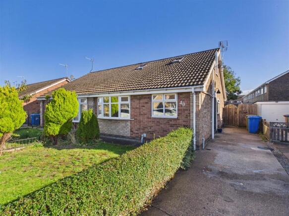 3-bed semi-detached on Hansard Drive, Gilberdyke, £210,000