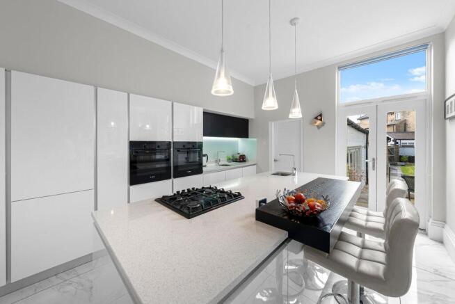 6 bed Terraced for sale Image 5