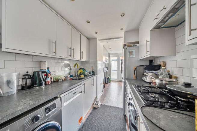 1395203-7-695e84b...