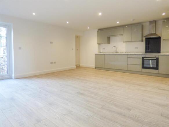 Flat 1 Kitchen 2.jpg