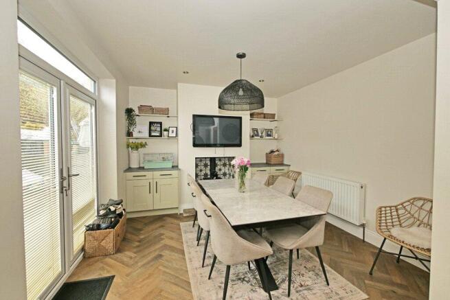 4 bed Semi-Detached for sale Image 6