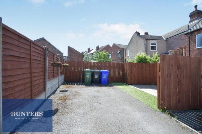 DRIVEWAY 02.jpg