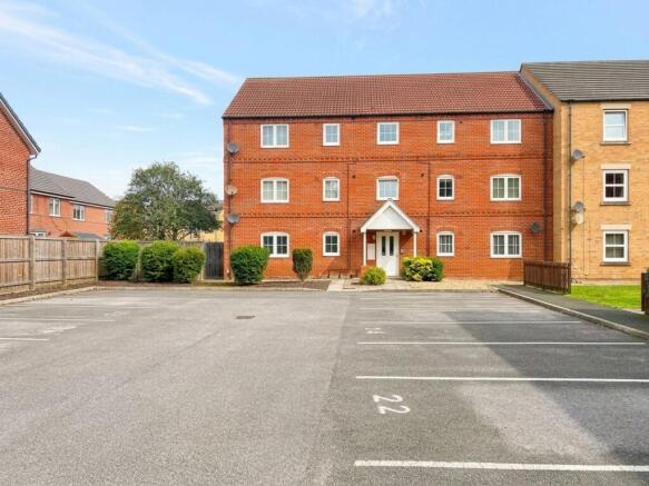 2-bed flat on Lancaster Court, Auckley, DN9, £99,950