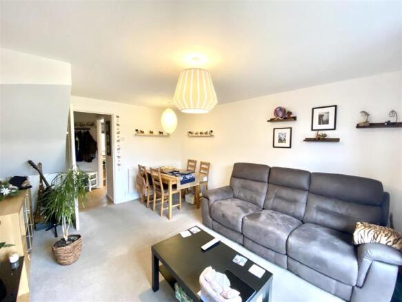 LIVING/DINING ROOM