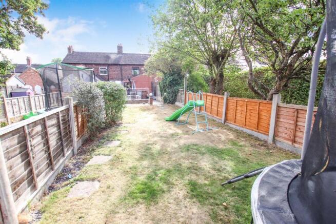 ENCLOSED REAR GARDEN